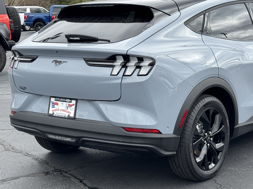 Vehicle image 6 of 46