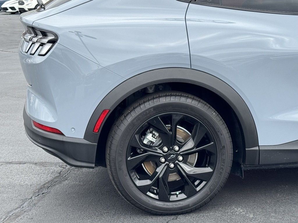 Vehicle image 44 of 46