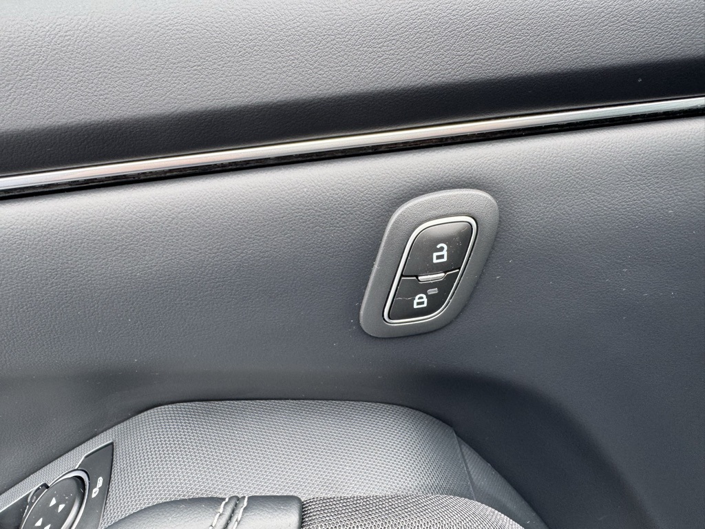 Vehicle image 25 of 46