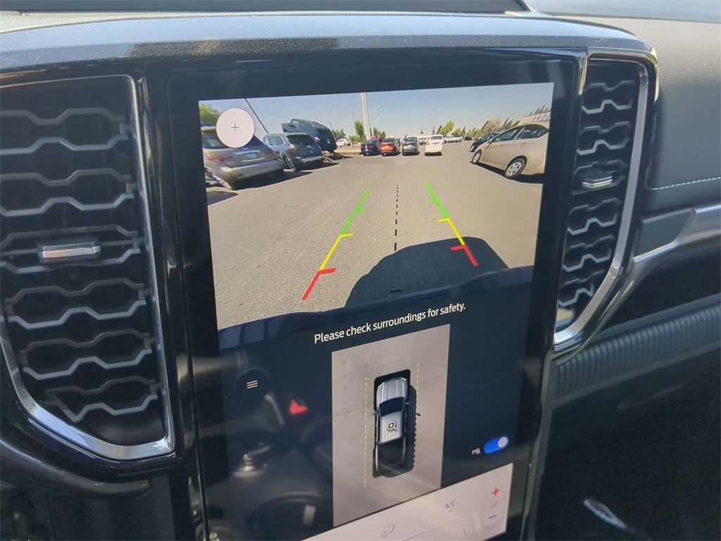 Vehicle image 21 of 32