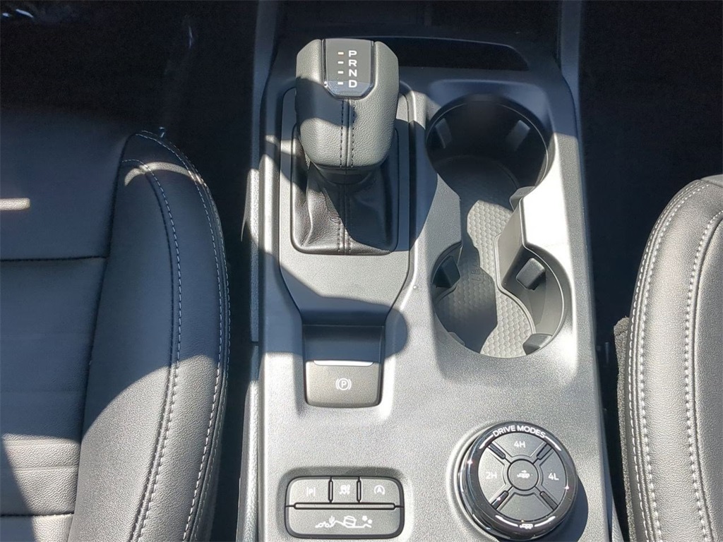 Vehicle image 25 of 32