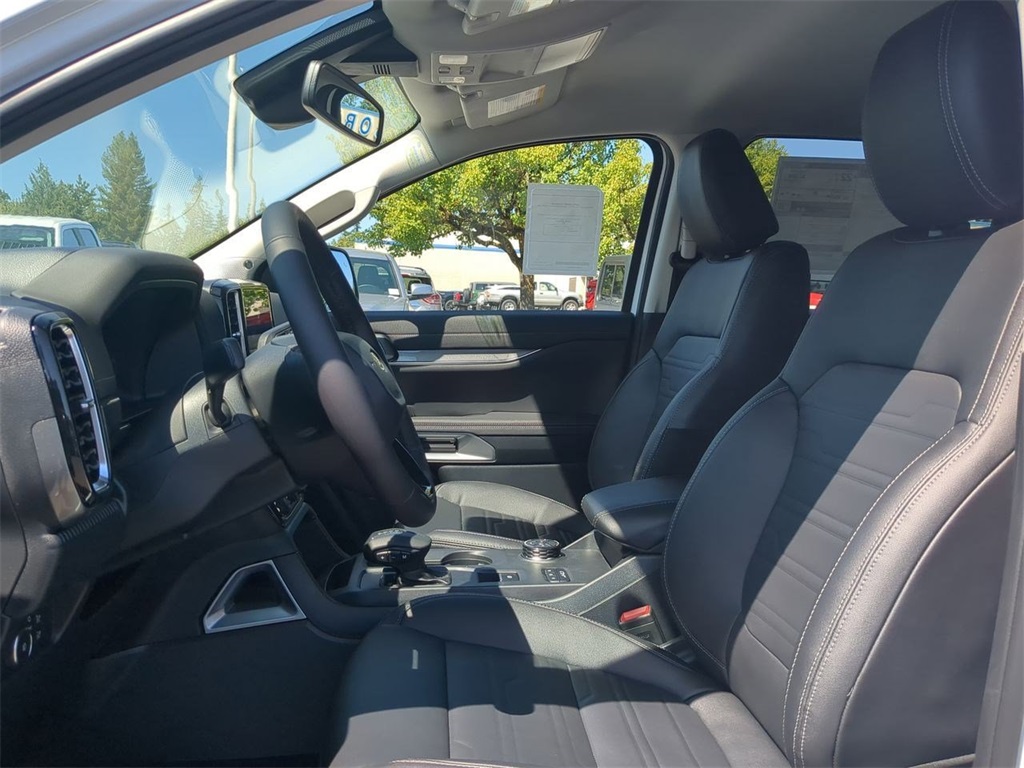 Vehicle image 13 of 32