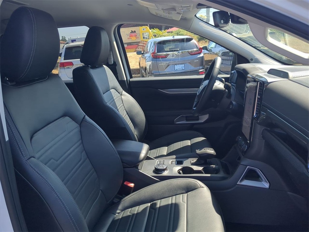 Vehicle image 14 of 32