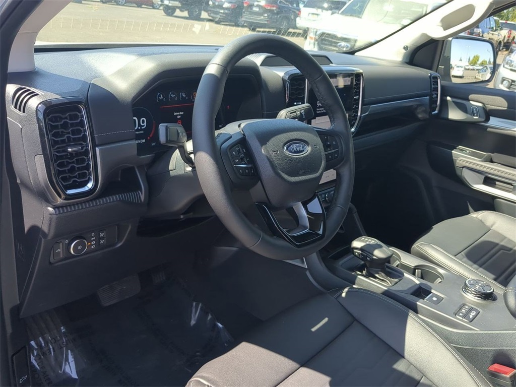 Vehicle image 16 of 32
