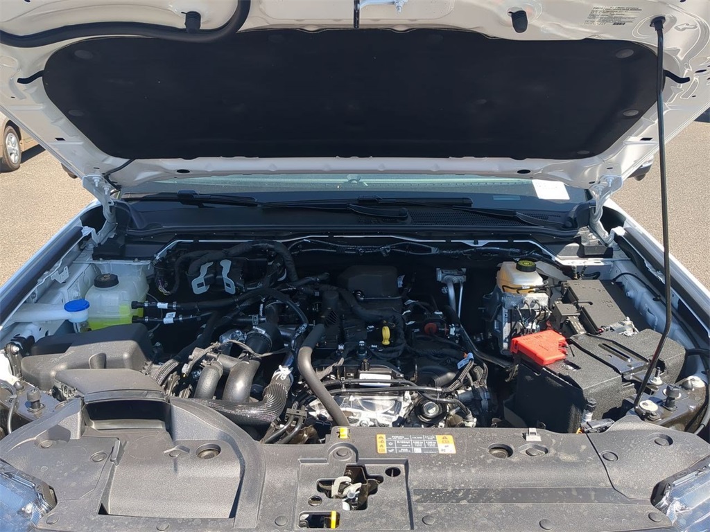 Vehicle image 9 of 32