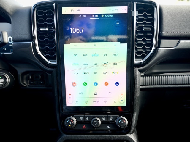Vehicle image 19 of 40