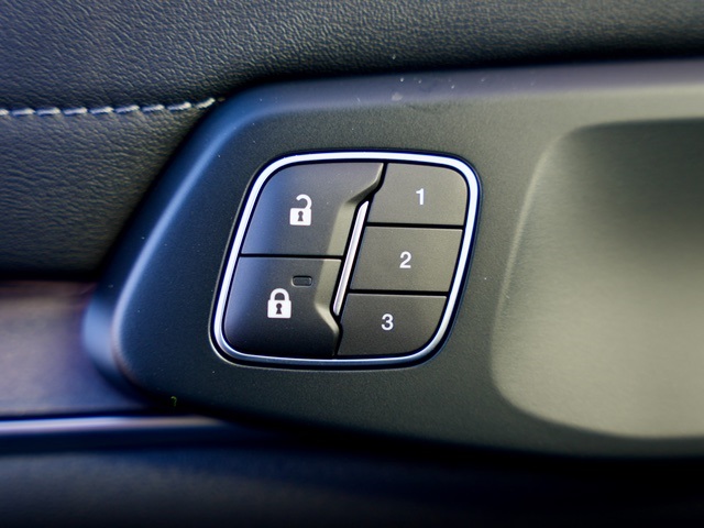 Vehicle image 29 of 40