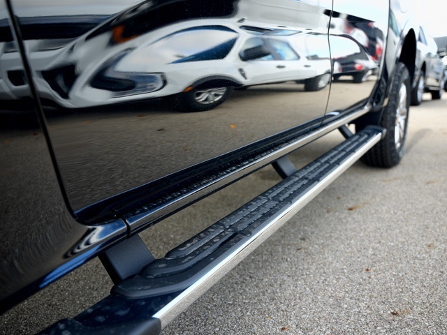 Vehicle image 33 of 40