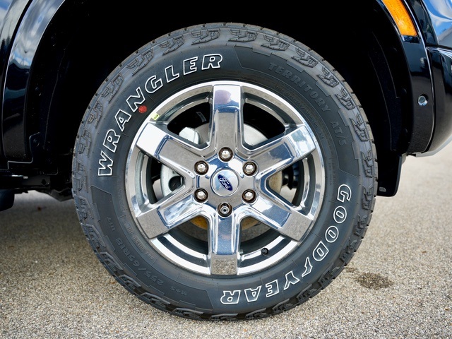 Vehicle image 38 of 40