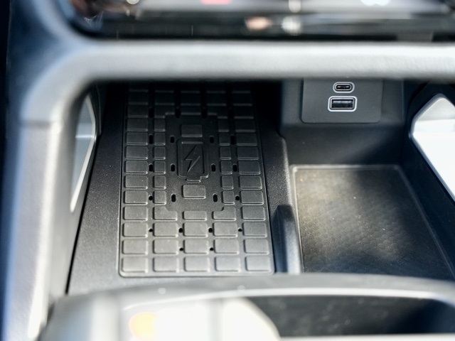 Vehicle image 22 of 40