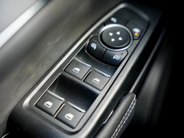 Vehicle image 28 of 40