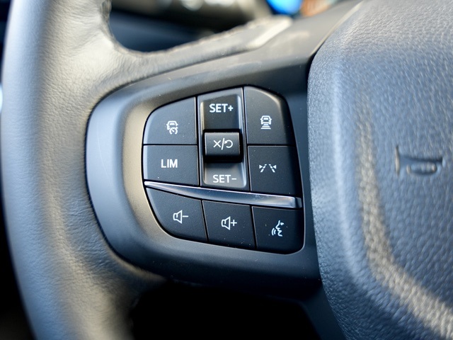 Vehicle image 16 of 40