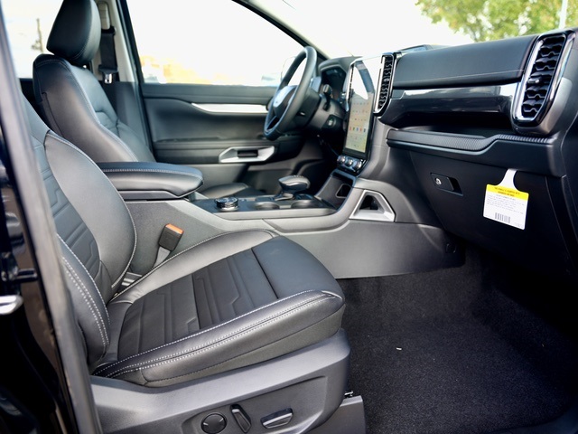 Vehicle image 8 of 40