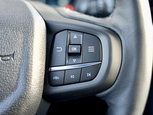 Vehicle image 17 of 40