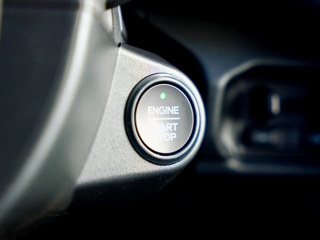 Vehicle image 25 of 40