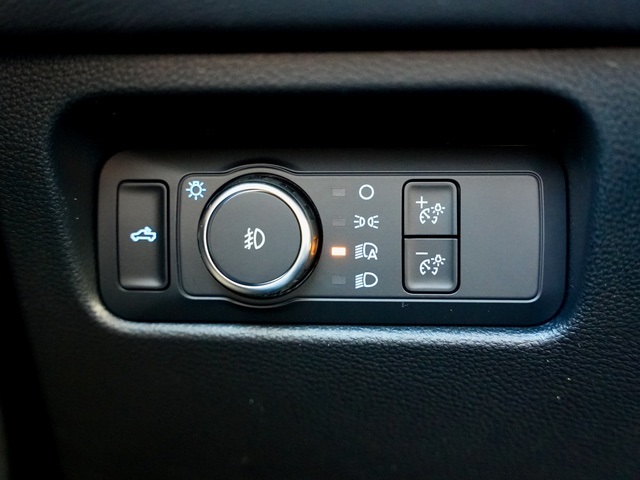 Vehicle image 27 of 40