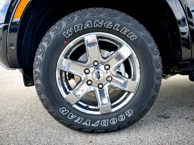 Vehicle image 35 of 40