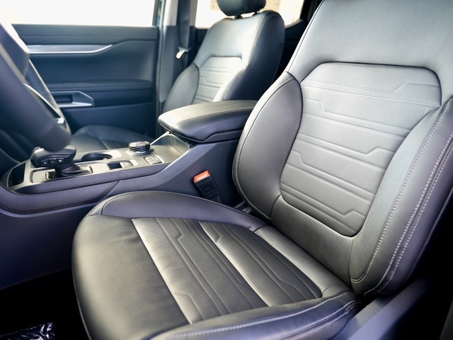 Vehicle image 13 of 40