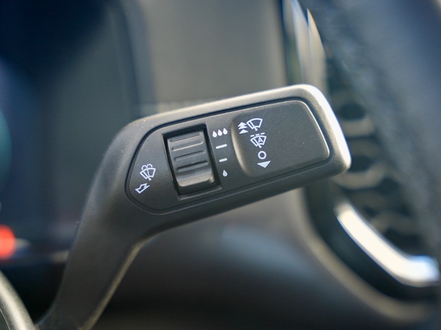 Vehicle image 26 of 40