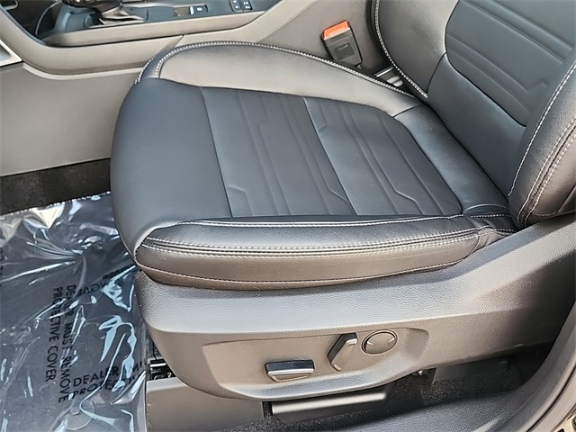 Vehicle image 7 of 26