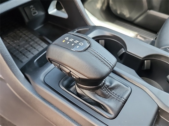 Vehicle image 22 of 26