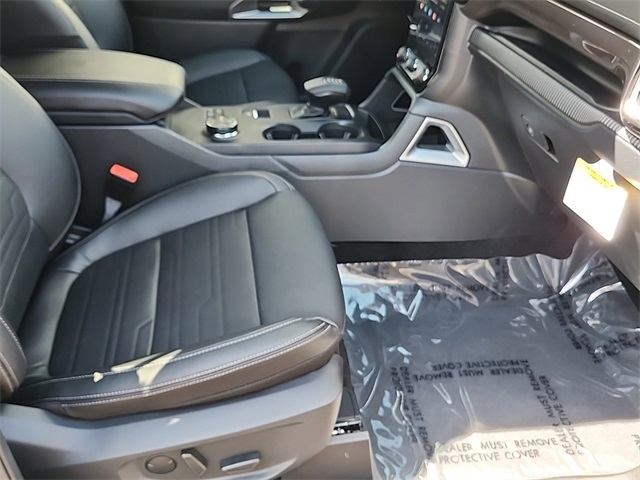 Vehicle image 13 of 26