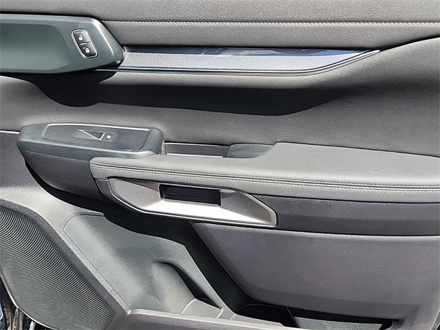 Vehicle image 14 of 26
