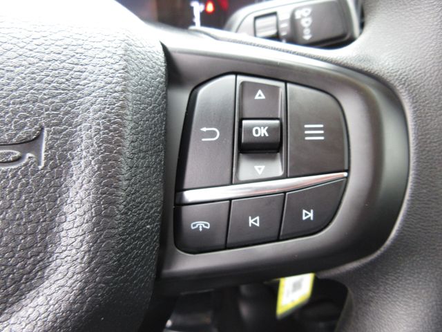 Vehicle image 18 of 25