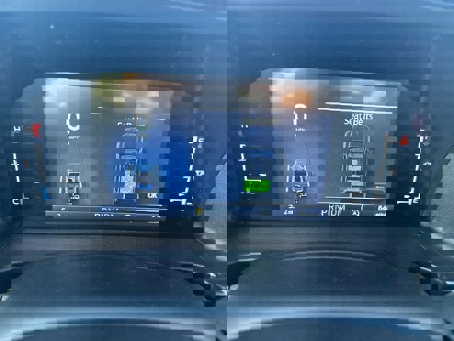 Vehicle image 21 of 25