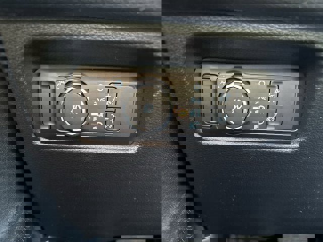 Vehicle image 18 of 25