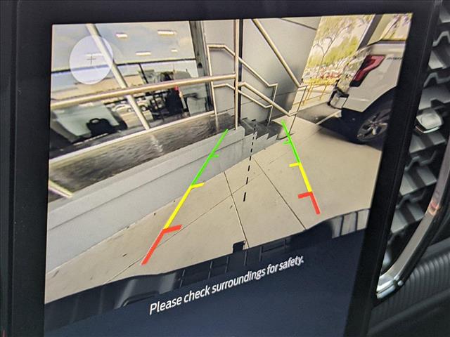 Vehicle image 13 of 17