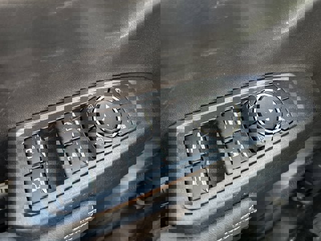 Vehicle image 18 of 26