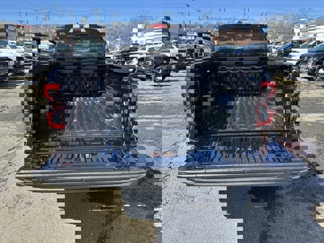 Vehicle image 17 of 26