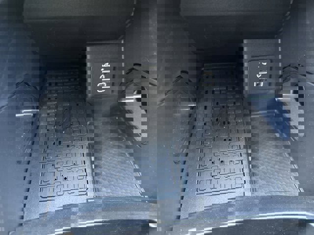 Vehicle image 23 of 26