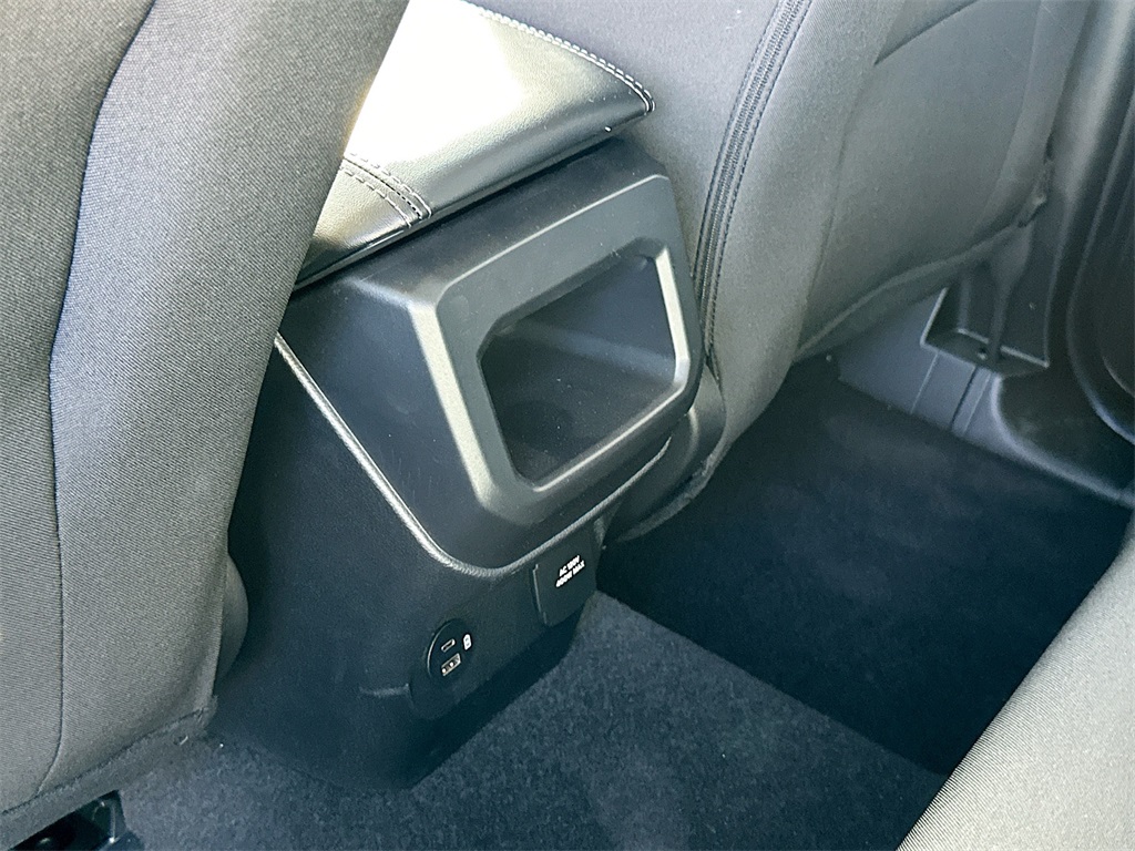 Vehicle image 18 of 21