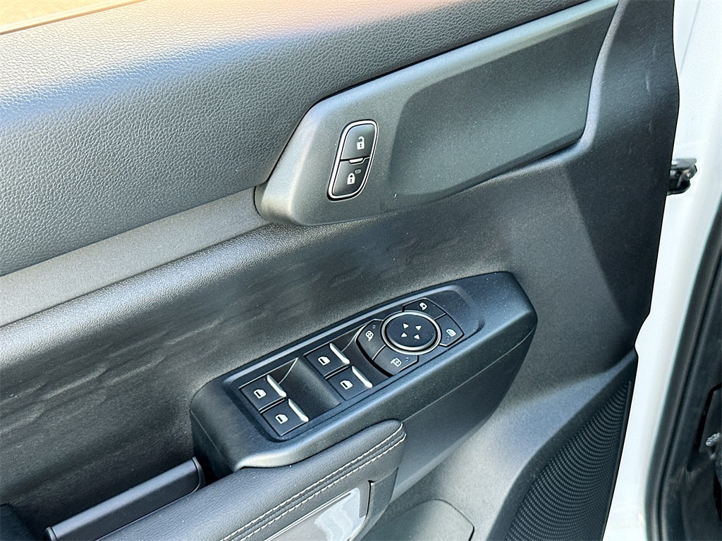 Vehicle image 13 of 21