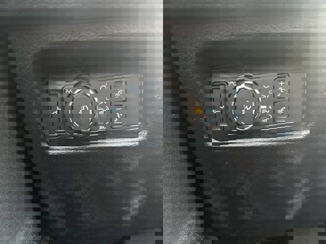 Vehicle image 18 of 25