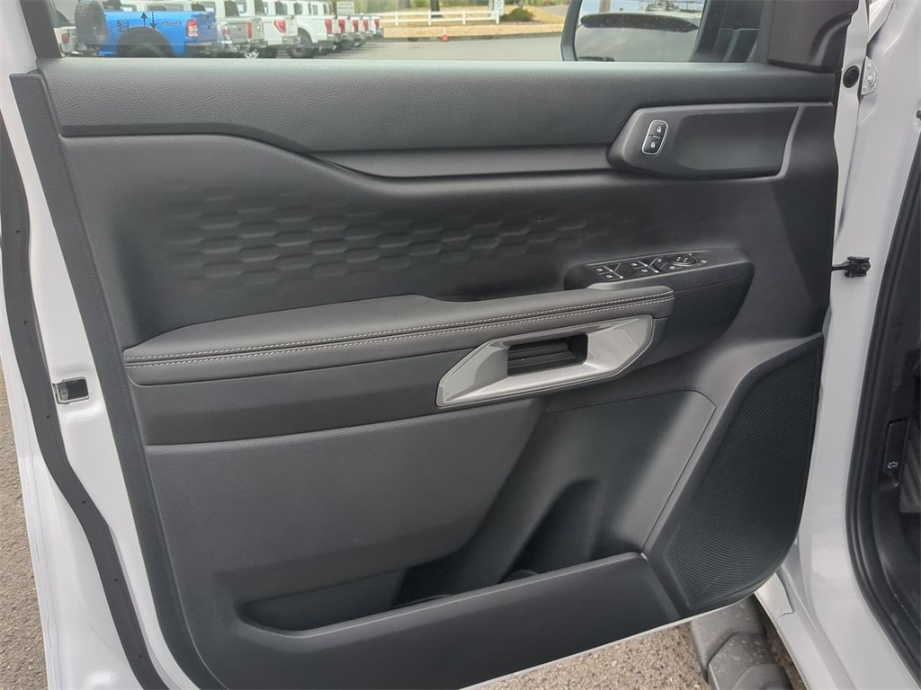 Vehicle image 9 of 31