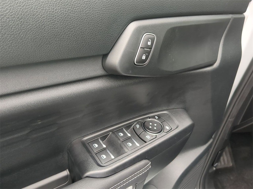Vehicle image 10 of 31