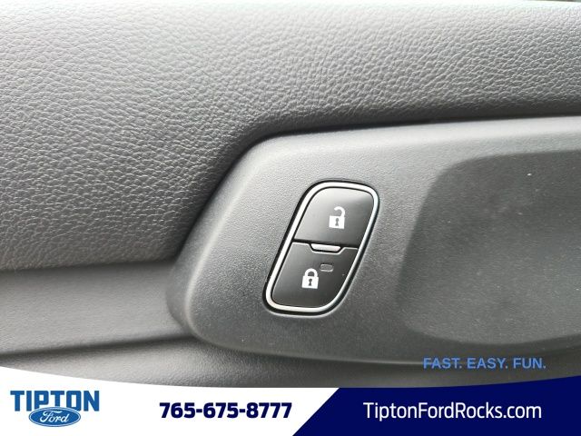 Vehicle image 21 of 43