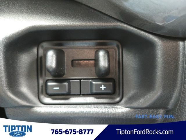 Vehicle image 28 of 43
