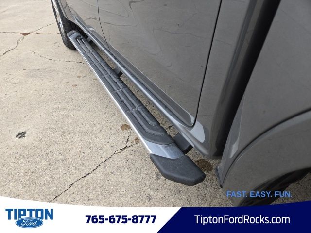 Vehicle image 27 of 43