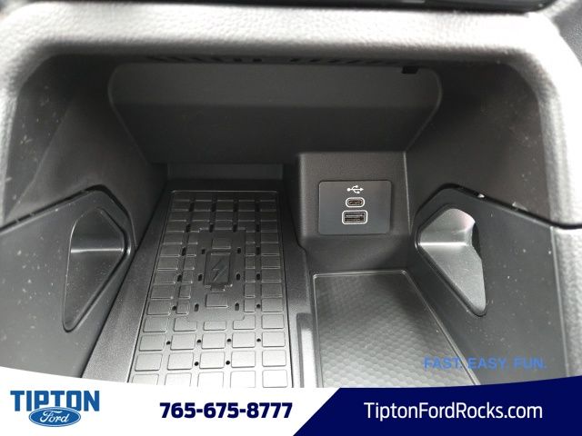 Vehicle image 25 of 43