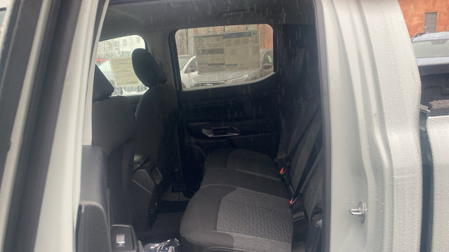 Vehicle image 21 of 27