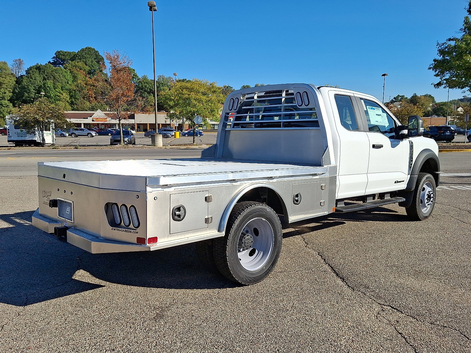 2024 Ford F-550 XL Image 2 of 17