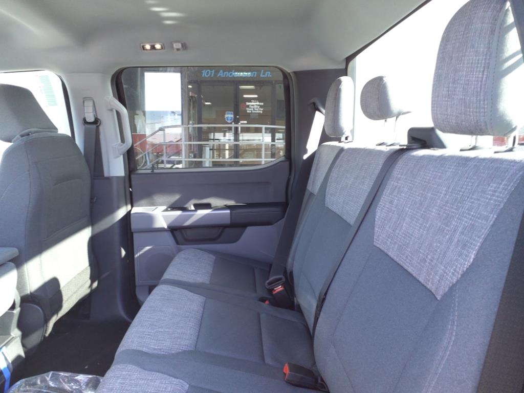 Vehicle image 7 of 16