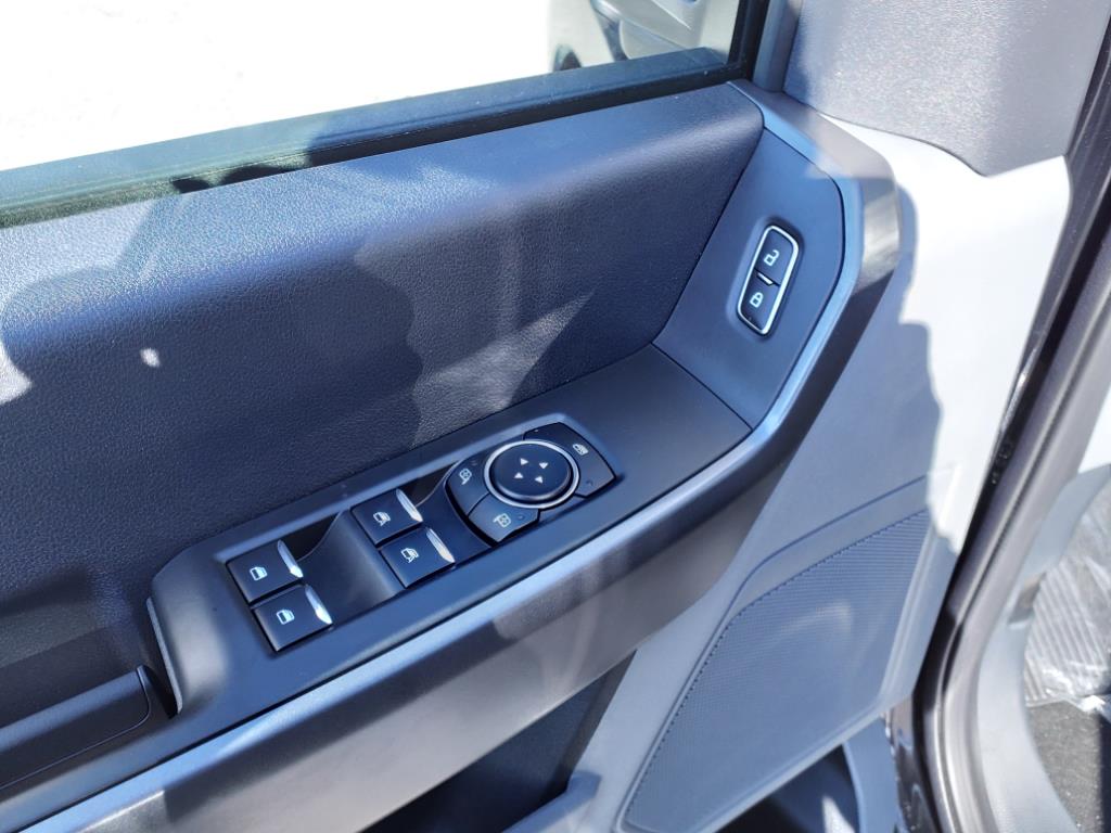 Vehicle image 5 of 16
