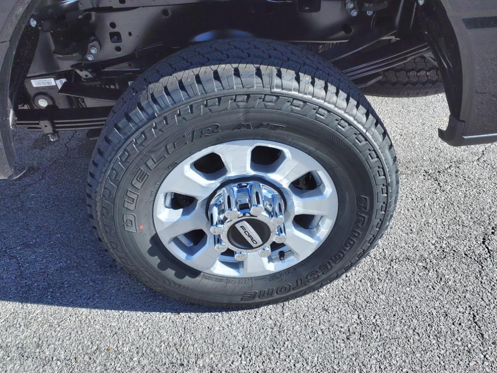 Vehicle image 4 of 16