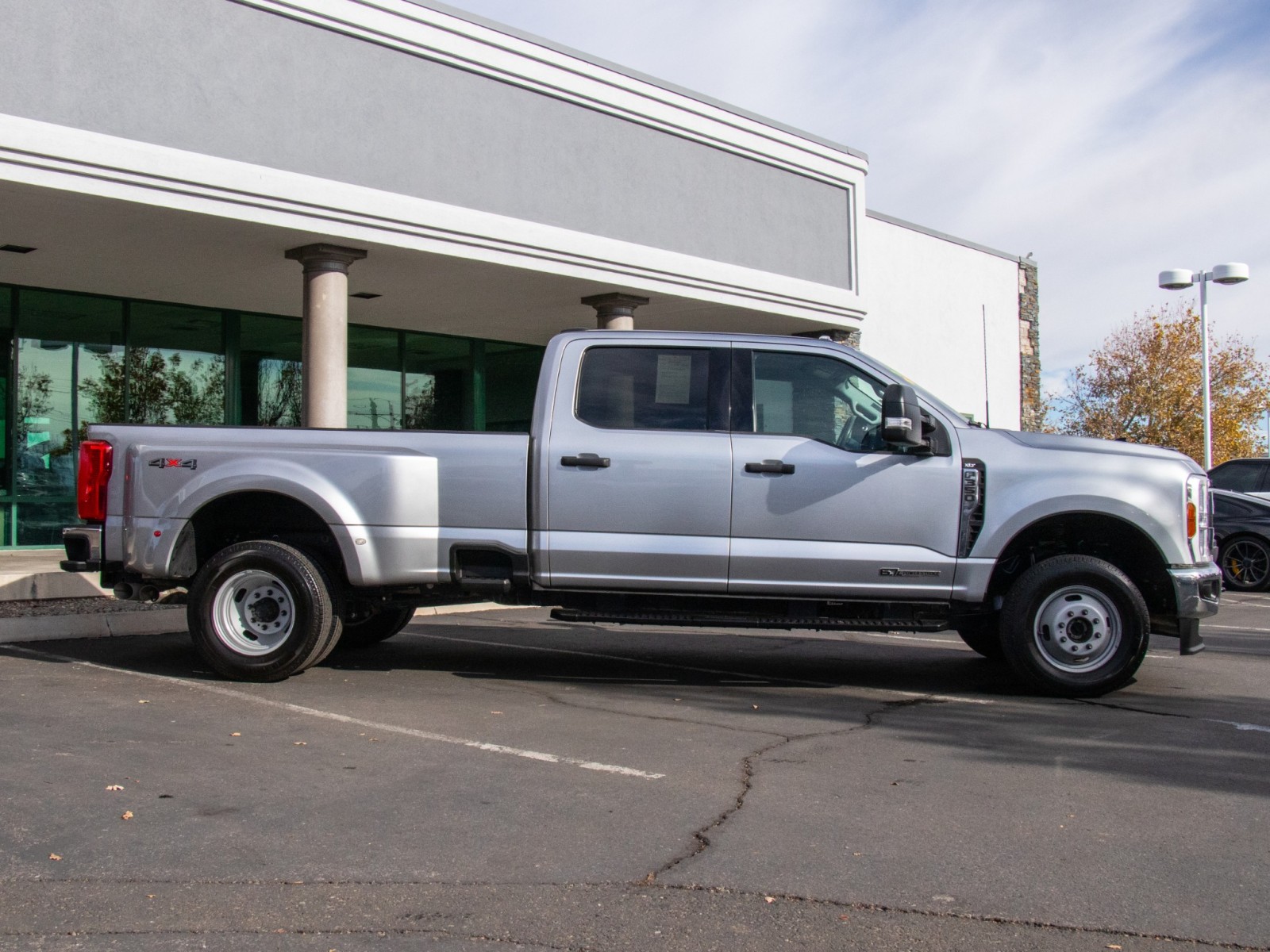 2024 Ford F-350 XLT Image 4 of 24