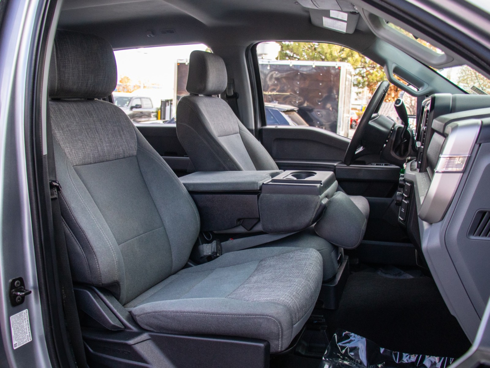 2024 Ford F-350 XLT Image 9 of 24